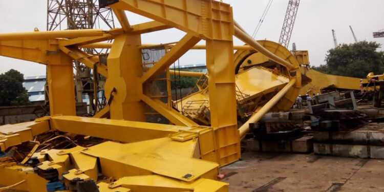 Elevan dead in crane crash in Visakhapatnam