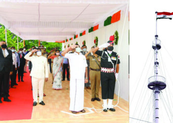 Tamil Nadu CM hoists national flag on ramparts of Fort St. George