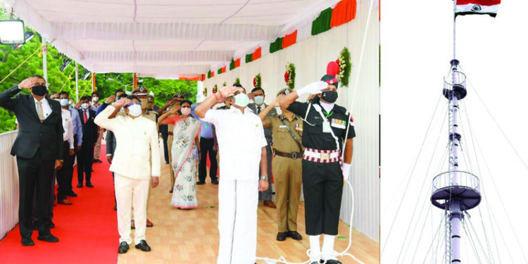 Tamil Nadu CM hoists national flag on ramparts of Fort St. George