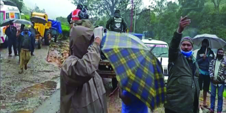 Families of deceased pilots escorted to Kozhikode, says Air India Express