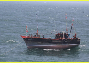 Two boats develop snags mid-sea, Coast Guard brings 15 fishermen to shore