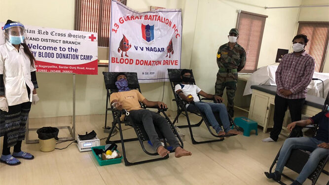Gujarat Governor applauds blood donation drive of NCC volunteers, staff