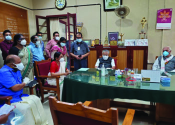 Kerala CM announces Rs 10 lakh compensation to kin of AIE flight crash victims