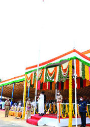 Narayanasamy unfurls National Flag at IG Sports Complex