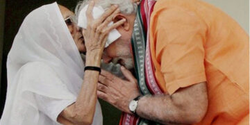 PM Modi improved lives of 60 crore poor citizens, floral tributes of Amit Shah