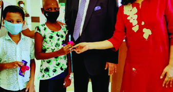 To Spread The Message That Cancer Is Conquerable – Apollo Cancer Centre Celebrates ‘Rose Day’