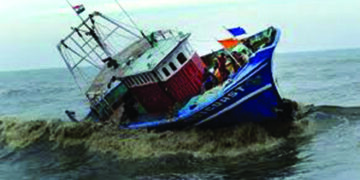 Boat capsizes in reservoir, 1 dead, 5 swim to safety in Ukai dam