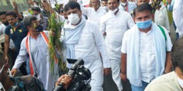 Gujarat Congress chief Chavda, LoP Dhanani among 100 detained for protesting farm bills