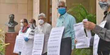 Lok Sabha takes up three labour Codes amid boycott by Opposition