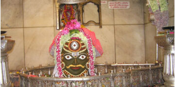 Devotees should not rub Shivalingam at Mahakal temple in Ujjain, says SC
