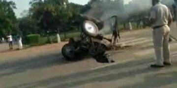 Youth Congress torches tractor at India Gate in protest against farm laws