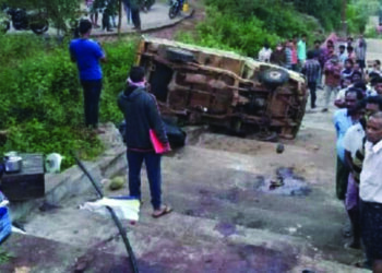 Seven killed in road mishap in Andhra Pradesh
