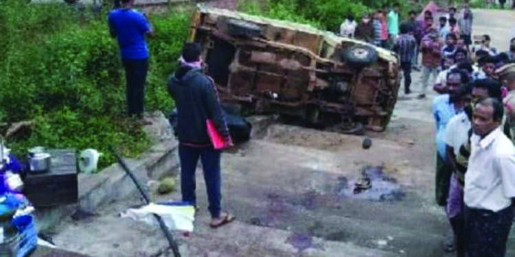 Seven killed in road mishap in Andhra Pradesh