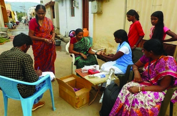 Isha fetes “iron ladies’’ with drumstick, papaya saplings in 10 village panchayats