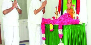 Governor, DMK chief Stalin, leaders calls on Chief Minister Palaniswami