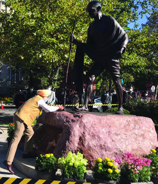 Indian diplomat in US pays musical tribute to Mahatma Gandhi