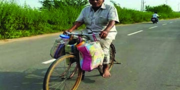 Unsung Hero: Octogenarian doctor braves pandemic to treat villagers, uses bicycle to reach the people