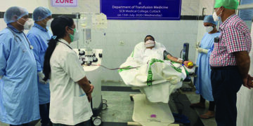 Pradhan Becomes First Union Minister to Donate Plasma After Recovery from Covid-19