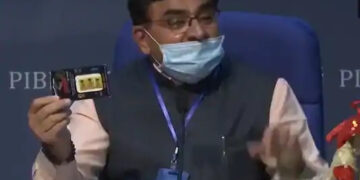 Cow dung ‘chip’ reduces radiations from mobile phones, claims Rashtriya Kamdhenu Aayog Chief