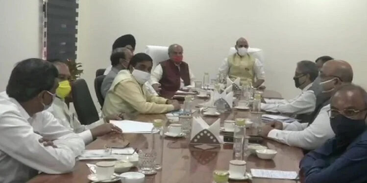 Centre reaches out to stakeholders on farm bills; Rajnath meets farmers, policy experts