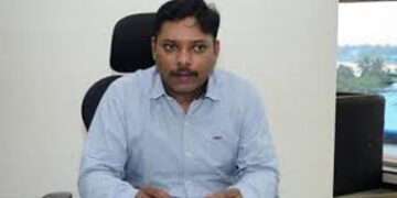 Former Karnataka cadre IAS officer Sasikanth Senthil joins Congress