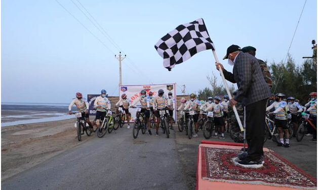 1971 War Veteran flags off Konark Corps’ Swarnim Vijay Varsh Cyclothon in Kutch
