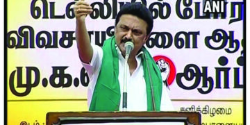 DMK urges PM to hold talks with agitating farmers in Delhi