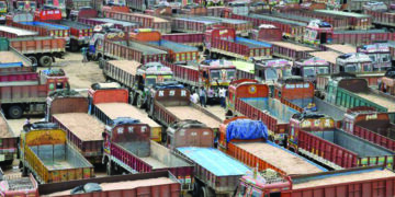 Protest against overpriced accessories: about 4.5 lakh lorries to be off the roads from Dec 27