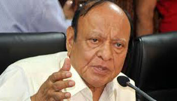 Police detain former CM Shankersinh Vaghela, supporters after starting protest march to Delhi