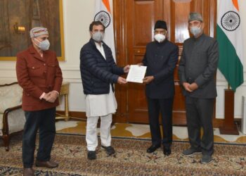 Rahul Gandhi meets President over farm laws, Priyanka Gandhi detained during protest