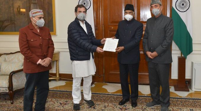 Rahul Gandhi meets President over farm laws, Priyanka Gandhi detained during protest