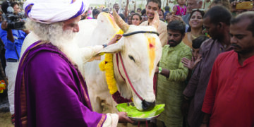 To bring health, wealth to farmers and community, Sadhguru exhorts youth to promote natural farming