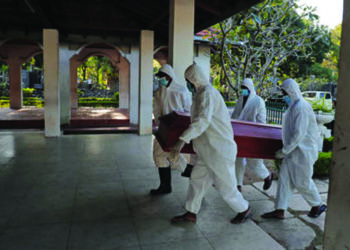 S African Hindu priests accused of ”overcharging” for funerals of COVID victims