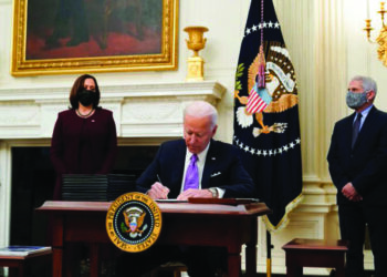 Testing wristbands, masks a sign of new boss at White House