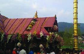 Adhering to COVID protocol, devotees witness Makaravilakku at Sabarimala