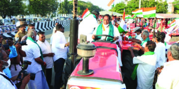 Narayanasamy urges Centre to adopt ‘Puducherry model’ of farmers’ welfare schemes and avoid agitations