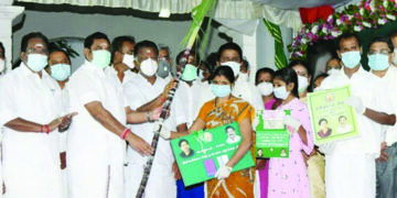 Distribution of Rs 2,500 “Pongal” cash assistance, plus free festival hamper begins across TN