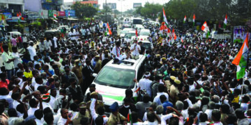 Rahul hits campaign trail in western TN, targets PM Modi for partnering with business magnates
