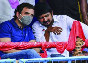 Rahul Gandhi watches Jallikattu in Tamil Nadu; says it’s a message to Centre