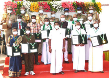 72nd Republic Day in TN: Chief Minister hands over Anna gallantry award for bravery to a teacher and loco pilot