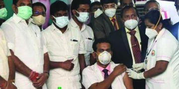 TN rolls out COVID-19 vaccination, govt doctor gets first vaccine shot in Madurai