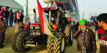 Groups of farmers at Singhu, Tikri border points enter Delhi breaking police barricade