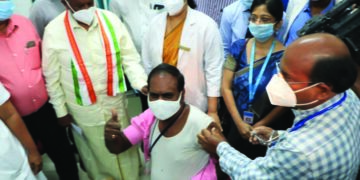 Narayanasamy launches COVID-19 vaccination programme in Puducherry