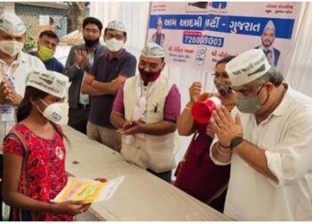 AAP reaches out to woman voters, holds drawing competition for kids in Thaltej area