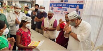 AAP reaches out to woman voters, holds drawing competition for kids in Thaltej area
