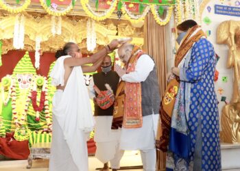 Amit Shah offers prayers at Shri Jagannath Temple in Ahmedabad
