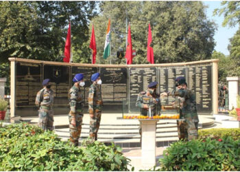 Major General VK Sharma, GOC, Golden Katar Division pays tributes to Bravehearts on Army Day