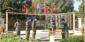 Major General VK Sharma, GOC, Golden Katar Division pays tributes to Bravehearts on Army Day
