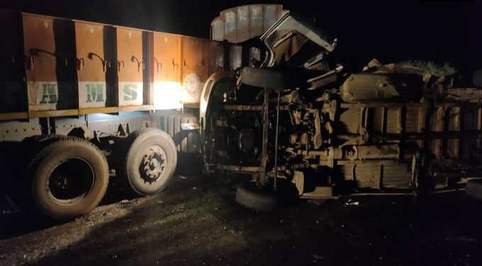 Fourteen killed, 4 injured as mini bus hits lorry in Andhra Pradesh