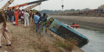 MP bus mishap: 7 women among 18 bodies found, 20 people missing